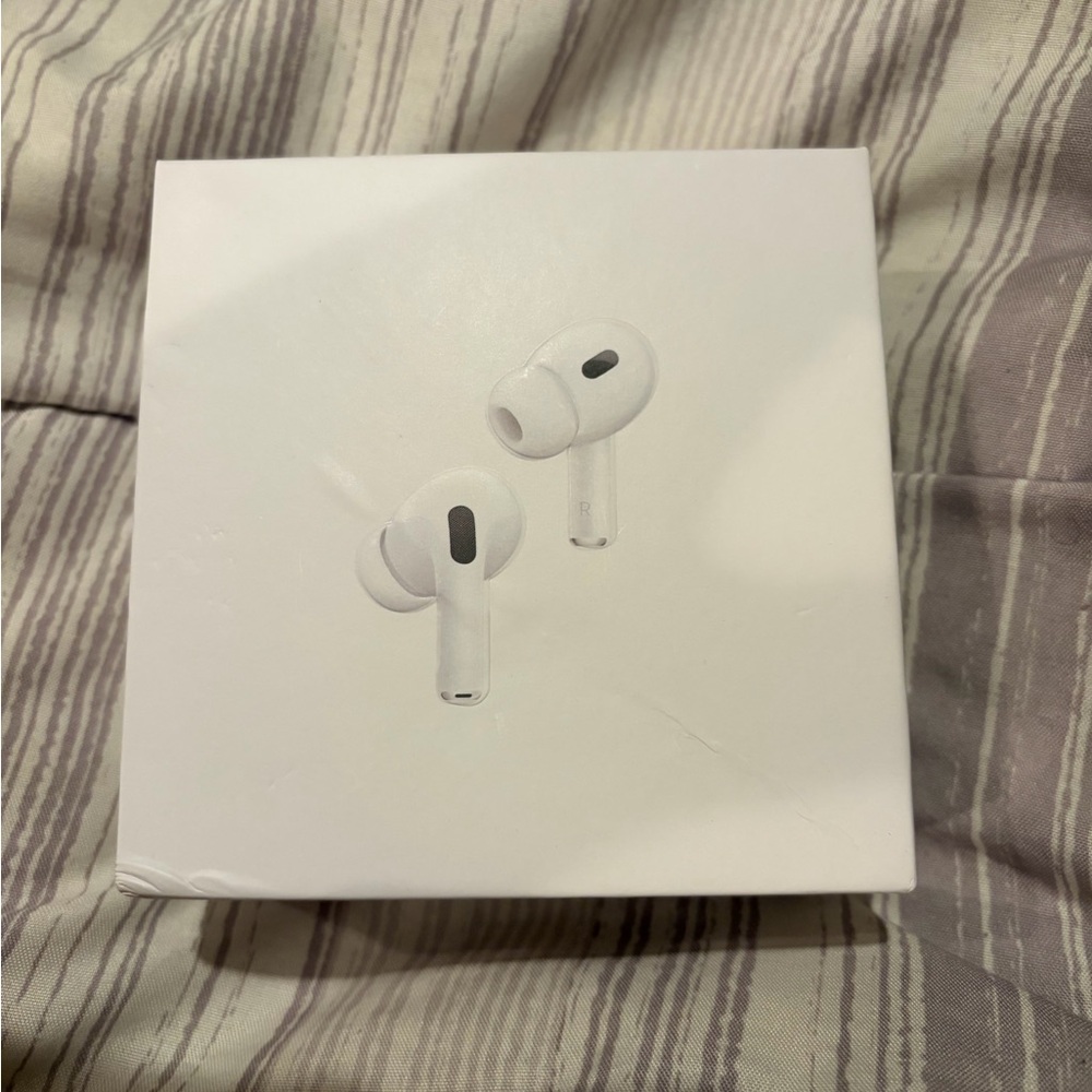 Apple AirPods Pro with MagSafe Charging Case